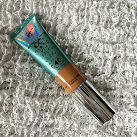 It Cosmetics CC+ Oil-free Matte Cream SPF 40, size 1.08 fl oz - Picture 1 of 2